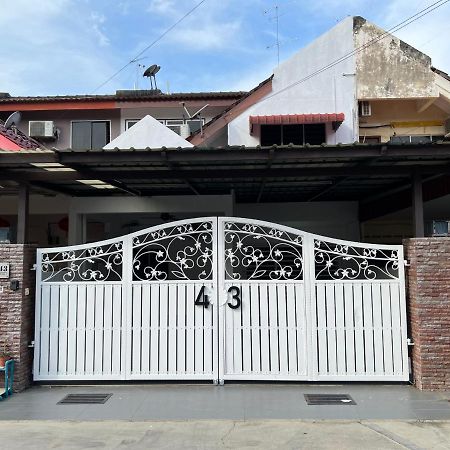 M Guest House2 Muar Exteriör bild