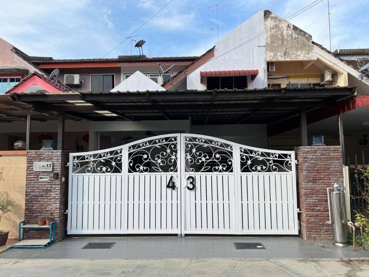 M Guest House2 Muar Exteriör bild
