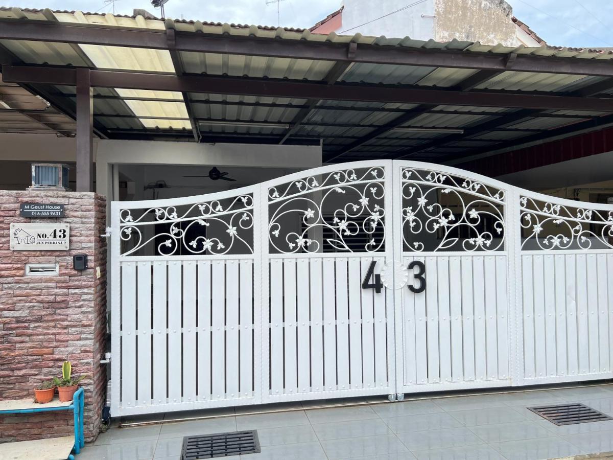 M Guest House2 Muar Exteriör bild
